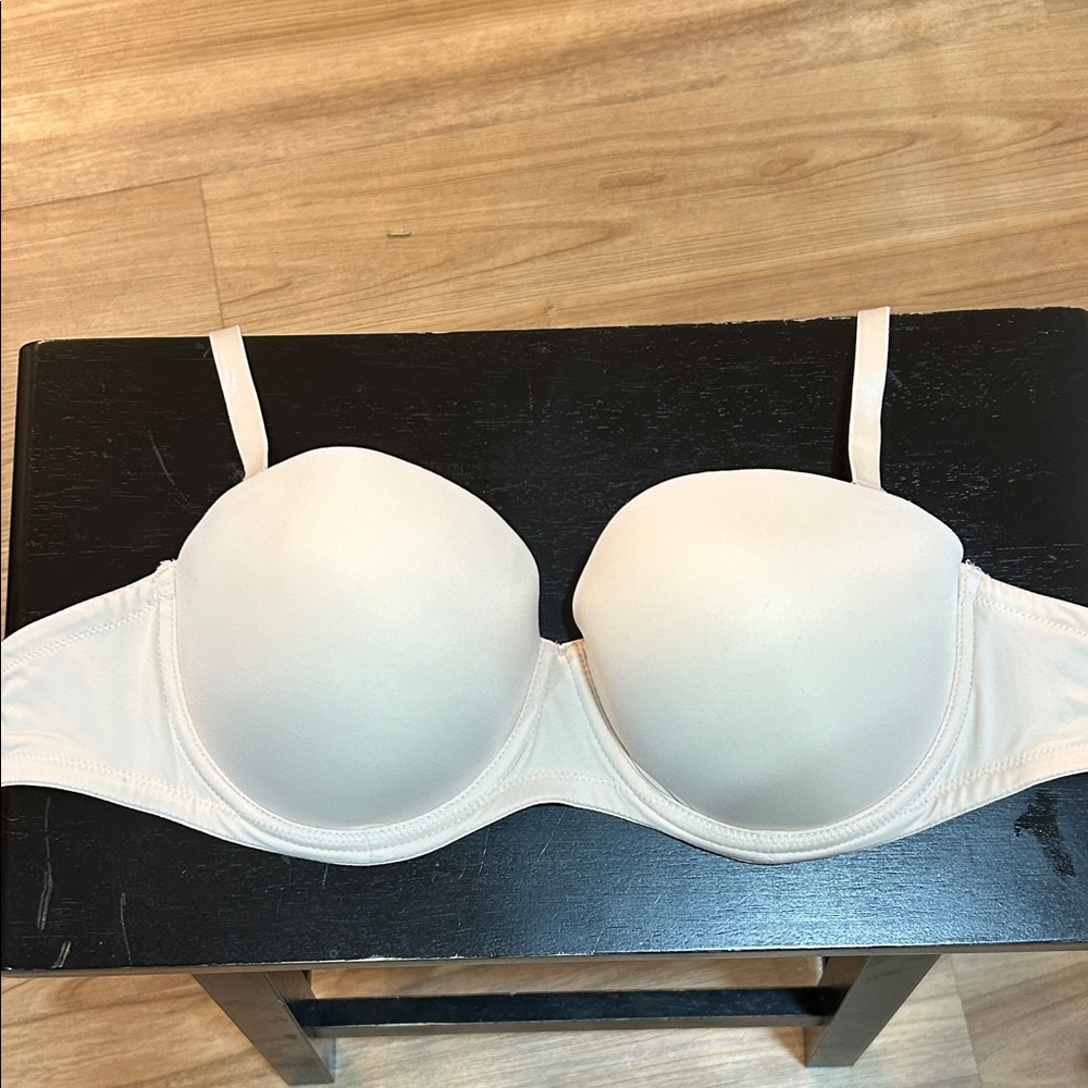 Victoria's Secret Cream Underwire Bra